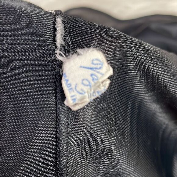 Vanity Fair Vintage Ladies Tricot NylonScalloped Hem Black Half Slip Size Medium - Picture 5 of 5